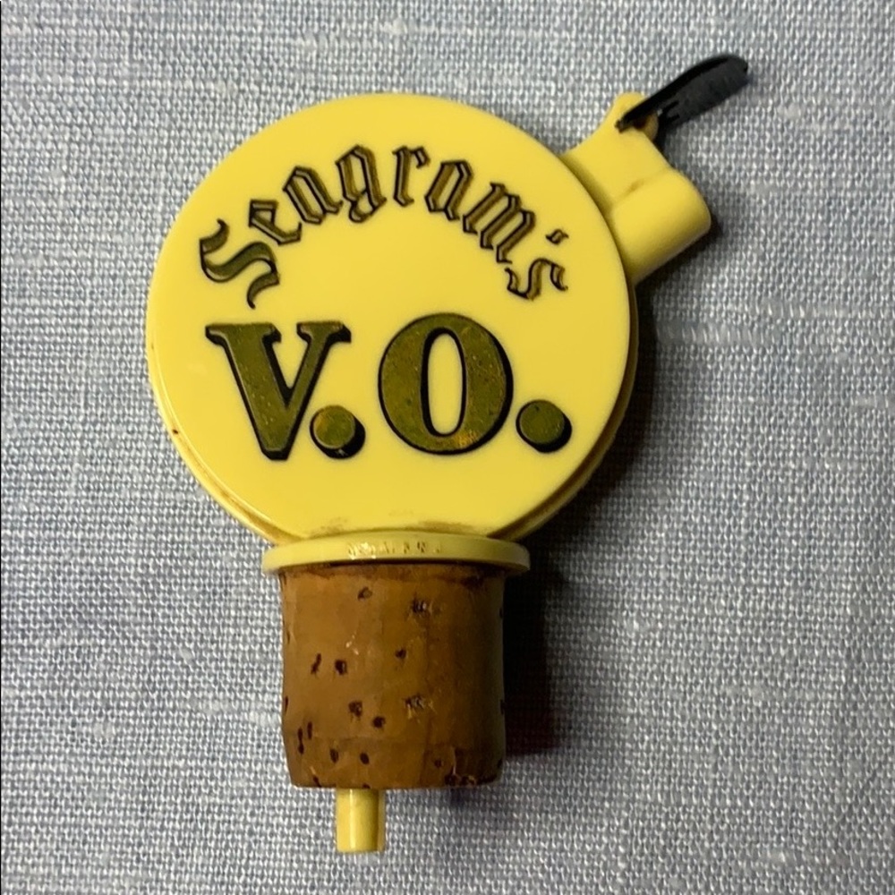 Vintage Seagram’s V.O. Vintage Liquor Pour